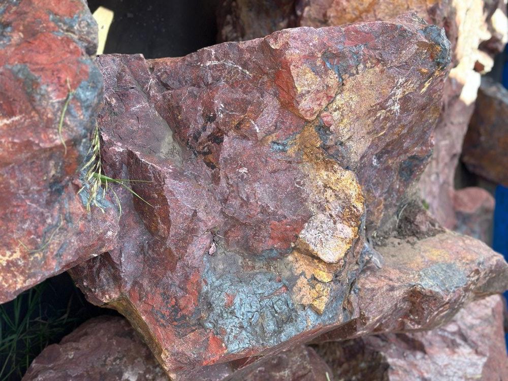 Камни для ландшафтного дизайна красно-фиолетовые 10-60 килограмм купить в Республике Башкортостан