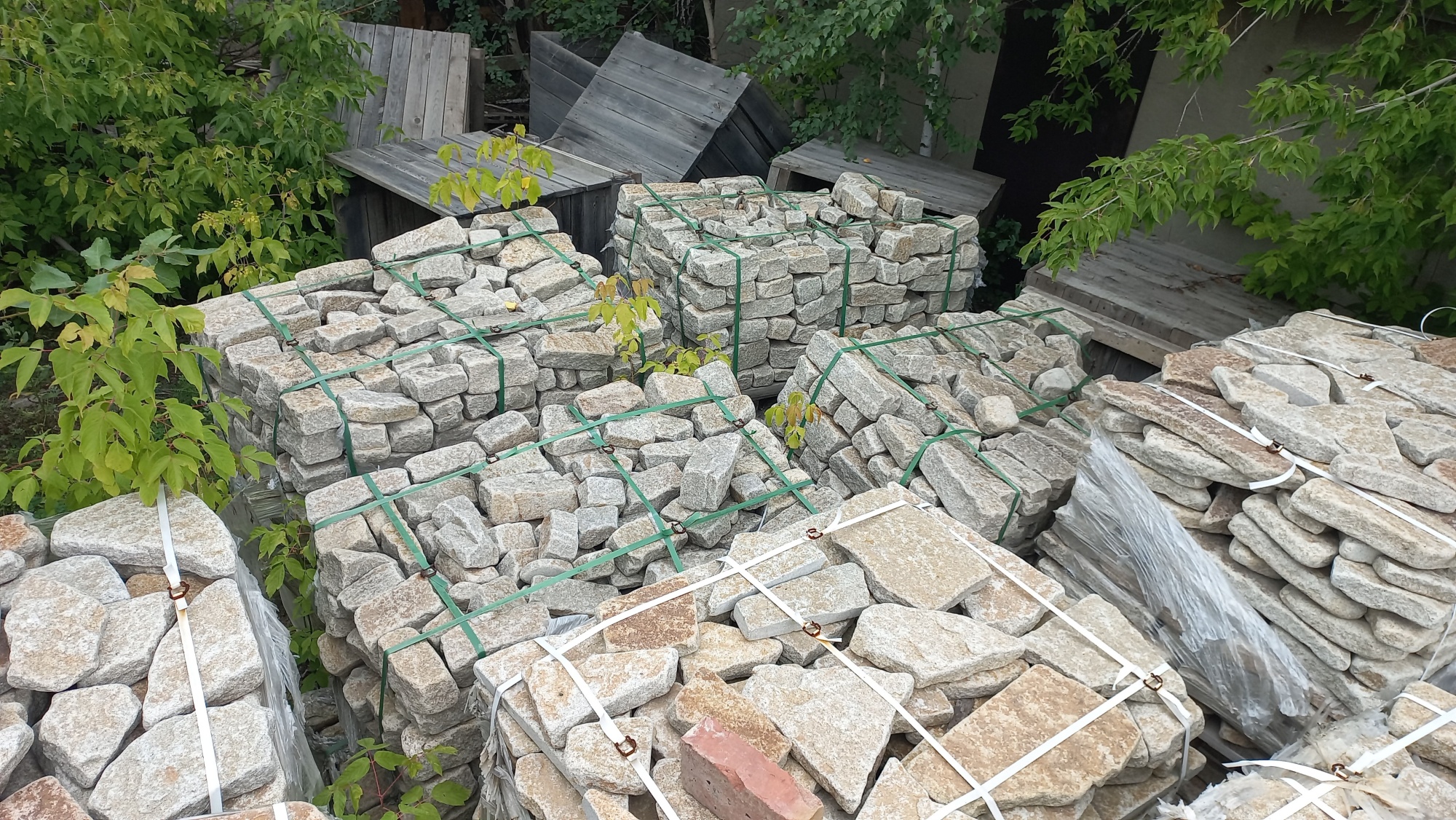 Плитняк галтованный гранитный для ландшафтного дизайна купить в Республике Башкортостан