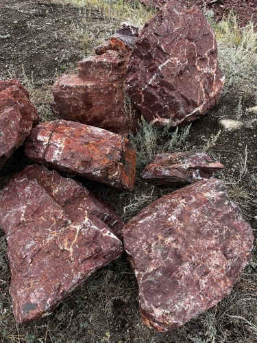 Ландшафтные глыбы красно-фиолетовые 200-1000 килограмм купить в Республике Башкортостан