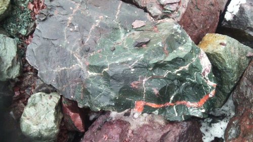 Гигантские зелёные валуны для ландшафтного дизайна весом более 5 тонн купить в Республике Башкортостан