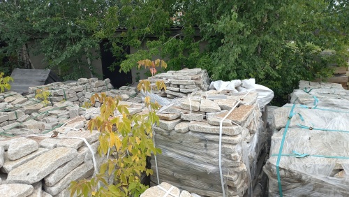 Плитняк галтованный гранитный для ландшафтного дизайна купить в Республике Башкортостан