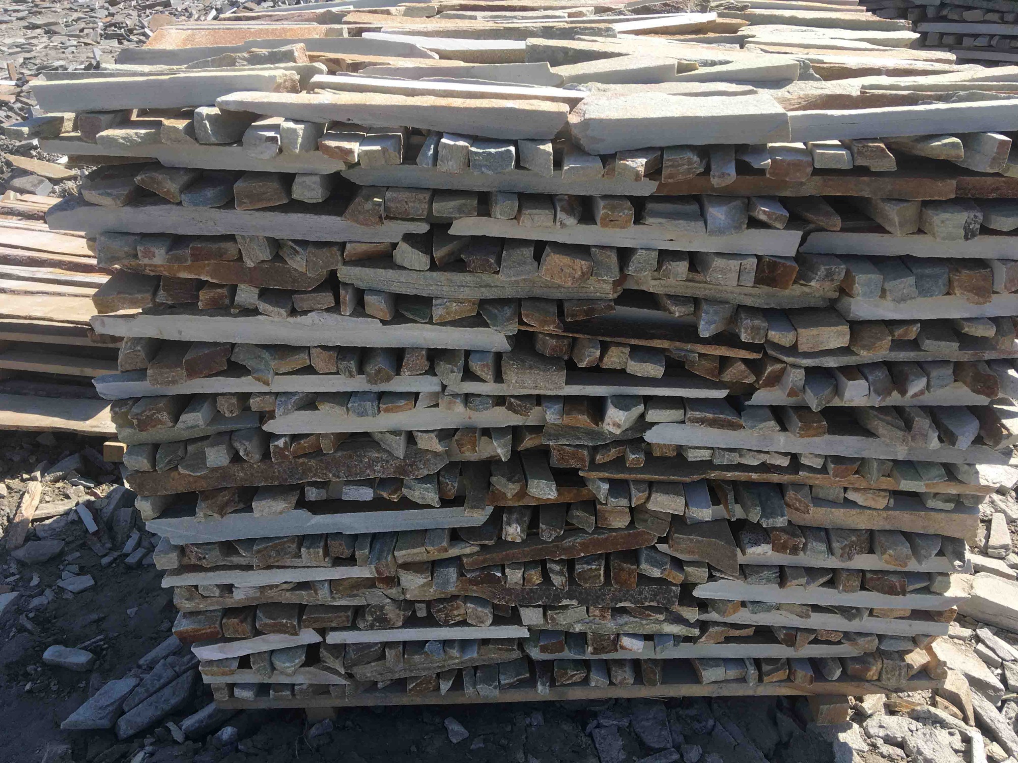 Горбушка златолит золотистый для облицовки купить в Республике Башкортостан