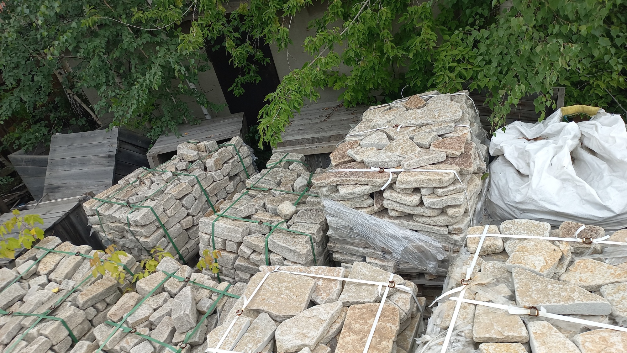 Плитняк гранитный галтованный купить в Республике Башкортостан